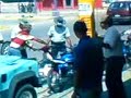 Los AMETS agarrando a todos que no tengan casco