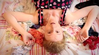 Tournage d'une scène pour une comédienne