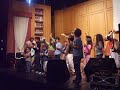 Crian�as se divertem com Cristina Mel