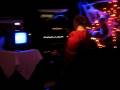 videos de Boyd singing karaoke in a bar in Johnstown, Pa