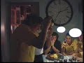Ragazzo stupido si spacca 20 lattine di birra in fronte