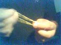 A caneta que penetra o elastico