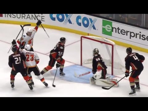 Video: Monahan gets Flames on the board with his first of the season