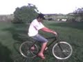 empinando de bicicleta sem as m�os !