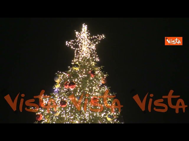 Natale 2025, il momento dell'accensione dell'albero a Piazza del Popolo