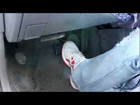 how to bleed brakes two person