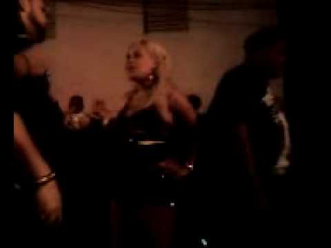 Encuerandose - Mujeres Desacata Encuerandose En El Antiguo Melvin Santiagoo Rd....