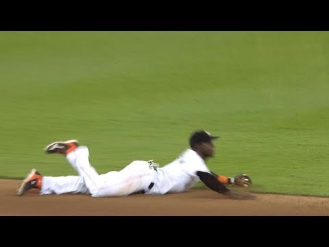 Video: ATL@MIA: Hechavarria lays out for an incredible stop