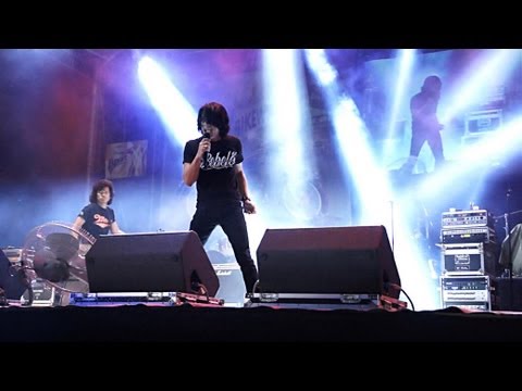 micro - คอนเสริ์ต วงไมโคร ใน งาน สมุย ไบค์ วีค 2013 About 15 minutes concert excerpts from the Samui Bike Week 2013. Evening-session with Micro.