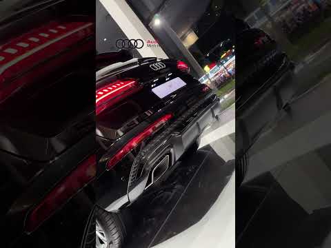 Giới thiệu nhanh Audi Q7 S-line 2026 Black Edition nhập nguyên chiếc màu đen ánh kim từ 3,899 tỷ