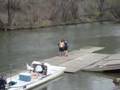 videos de Duquesne novice men dump their cox in the Allegheny!