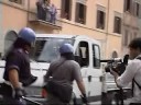 TUTTI I VIDEO SU http://tv.repubblica.it/Tensione e violenza al corteo anti-Gelmini: giovani di estrema destra aggrediscono i manifestanti