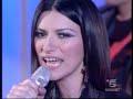 Laura Pausini \"Invece no\" tema de En El Nombre Del Amor con Victor Camara