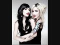 Bekijk muziek clip van The Veronicas met Insomnia (Non-Album Track)