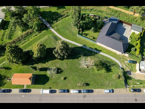 Video pozemek u centra obce Šatov