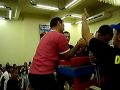 Acidente em campeonato de luta de bra�o.