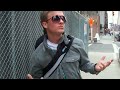 David Nilsson visar hur man posar i New York David Nilsson visar hur man posar i New York