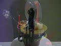 nouvelle version - posé sur une tasse d'eau bouillante et avec deux glaçons sur le plateau supérieur, il tourne à environ 360 tr/min en produisant suffisamment d'énergie électrique pour allumer 2 LED blanches - plus d'infos en bas de cette page : http://www.photologie.fr/indexStirOtona.html