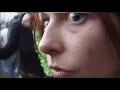 De mémoire d'Astro-addict, on a rarement vu la cour aussi bondée, jusqu'au matin. Le son tribal du collectif Hilight Tribe plane sous un ciel de fanions multicolores caressés par le vent. Au petit matin, on met sa capuche et on continue. Sourires immenses, belle ambiance...Séquence (bon, la rime est naze mais la vidéo est bien, tournée par l'Astrovidéocrew). A voir : 12 ans d'archives photo-son-vidéo sur www.astropolis.org