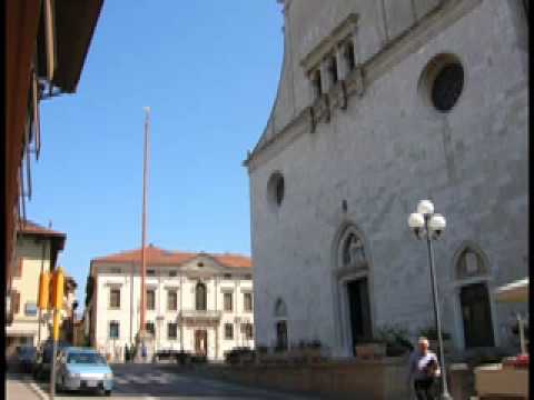 scorci - In questo video scorrono alcune immagini di Cividale del Friuli, una delle più belle e suggestive cittadine del nord-est. L'autore del video cura il sito htt...