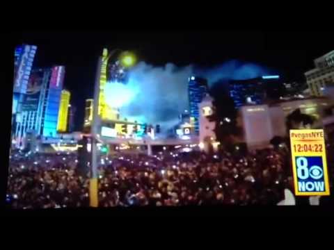 Las Vegas FULL New Years Eve Fireworks Show 2013