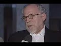 Marco Aurélio Garcia faz gesto após reportagem