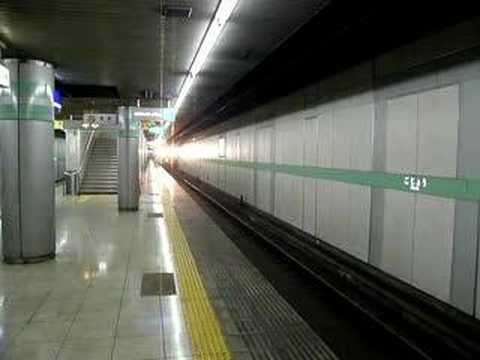 京阪　８０００系　五条駅　通過