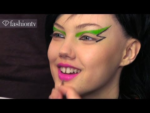 fashion - Jeremy Scott Fall/Winter 2013-14 BACKSTAGE | New York Fashion Week NYFW http://www.FashionTV.com/videos NEW YORK - FashionTV is backstage at the Jeremy Scott...