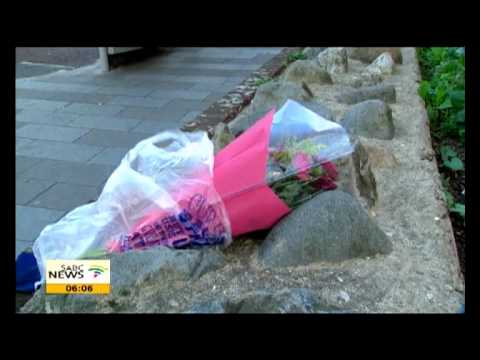 British soldier hacked to death in suspected Islamist attack