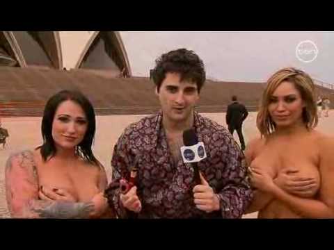 تنيك - Sydney Opera House - world famous photographer Spencer Tunick has had the city of Sydney strip down to nothing in the name of art! Comedian Sean Lynch (from ...