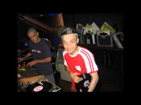 xque - 28 aniversario de Pastis en directo del Xque (2001). Sesionaka makinera ! Infos : https://www.facebook.com/pages/Pastis-Buenri/26736250767?fref=ts.