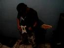 afinando guitarra