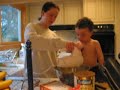 Xander et Alex font un gateau
