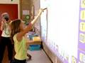 GPTV:Openbare basisschool De Jint in Stiens heeft sinds een week elektronische schoolborden in alle klassen.