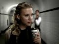 Scarlett Johansson modelando para Mt. RainierCreditos: Scarlett-Fan.Com