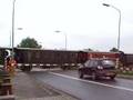 STAR-Museumszug überquert Bahnübergang