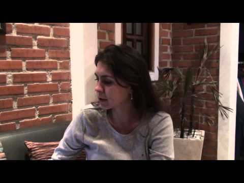 TCC - Vídeo explicativo de como apresentar o Trabalho de Conclusão de Curso. Elaborado pela Professora Mestre em Educação Emanuelle Milek.
