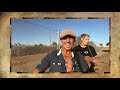 Manu Chao graba video para protestar por las políticas antiimigrante en Arizona El combativo rockero franco-español Manu Chao terminó su gira por Estados Unidos en septiembre pasado con un concierto gratuito llamado Festival de Resistencia en Phoenix, Arizona, para protestar contra las políticas anti-inmigrantes que han convertido ése estado, según un comunicado del artista, como La Capital de los Prejuicios. El concierto se celebró en colaboración con la Red Nacional del Jornaleros (NDLON), que sostiene la campaña Alto Arizona. La campaña Alto Arizona es parte de un esfuerzo continuo para lograr visibilidad, el reconocimiento, la dignidad y la curación a los inmigrantes que han sido objeto de odio en Arizona y en todo el mundo. El año pasado, el estado de Arizona aprobó la ley SB 1070, que marco el comienzo de una ola de legislación anti-inmigrante. La más severa que se ha visto en generaciones en los Estados Unidos. La aprobación de la SB 1070 en Arizona amplio dramáticamente los poderes policiales para detener, interrogar y detener a personas por no tener una identificación adecuada, una estrategia que alienta la discriminación racial y le da legitimidad a la intolerancia. La NDLON es una organización nacional de trabajadores inmigrantes, que ha estado tratando de llevar alivio al estado de Arizona y frenar el avance de las leyes estilo Arizona a otros estados, como Georgia y Alabama. En Arizona, NDLON y las organizaciones locales miembros están pidiendo al gobierno <b>...</b>
