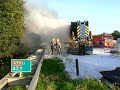 Samochód dźwig w ogniu