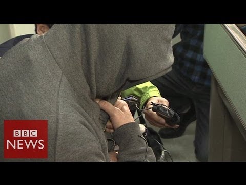 South Korea ferry captain 'sorry & ashamed' - BBC News