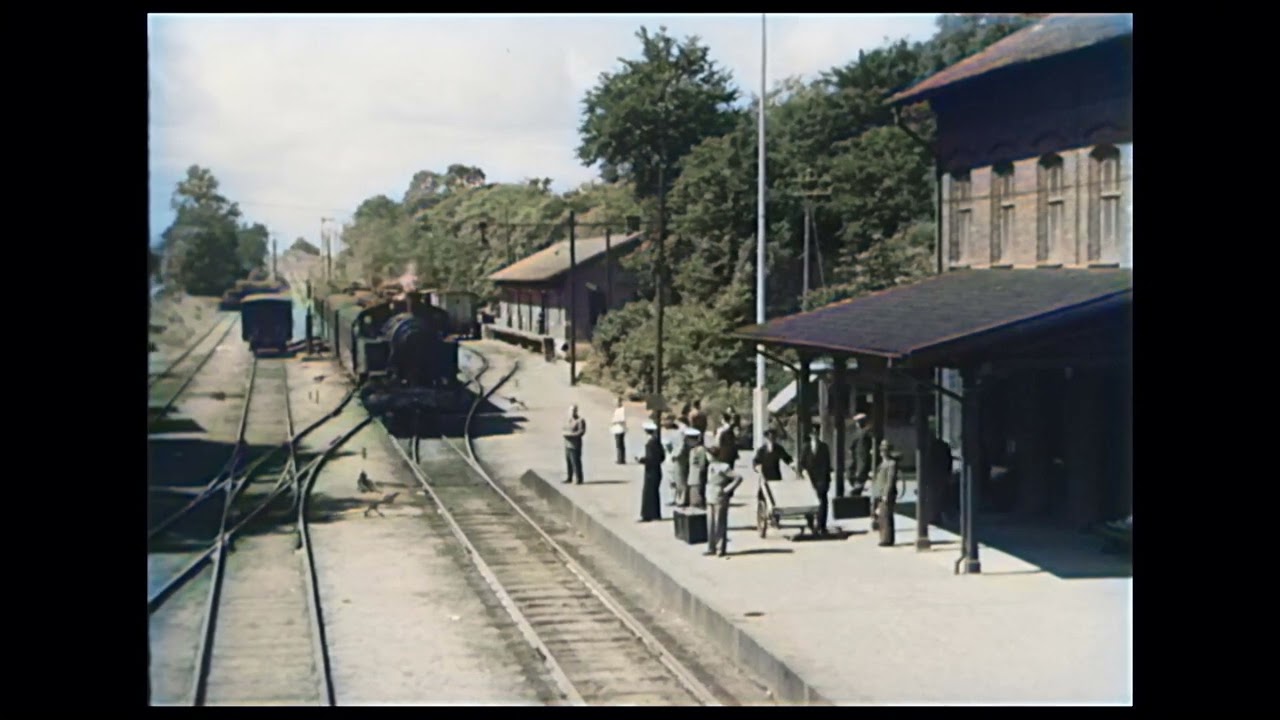 Färglagd 16mm film från Simrishamns tågstation