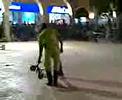 video de cuando fuimos a la feria internacional de xmatkuil en yucatan, y a uno de nuestros cuates (el sergio, uri o mact� (como quieran decirle)) lo llamaron por el animador y el que hace trucos con bicicletas para que maneje una bici de 15 cm de alto, jaja