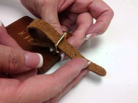 how to attach lv luggage tag