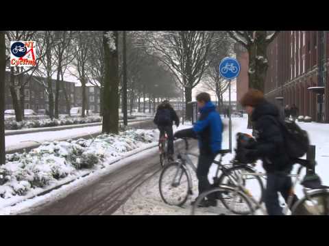 's Hertogenbosch - Cycling in the snow, 's-Hertogenbosch aka Den Bosch in the Netherlands. More info: http://bicycledutch.wordpress.com/2013/01/17/dashing-through-the-snow/ Mus...