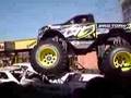 BigFoot da Protork Amassando Carros