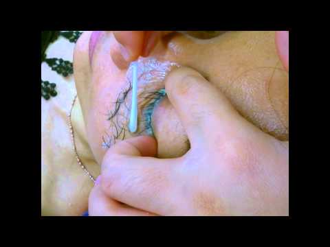 how to remove lash extensions