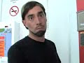 Фокусник (пародия на знаменитого фокусника David Blaine) делает чудеса прямо на улицах Нью-Йорка!Перевод не нужен :))