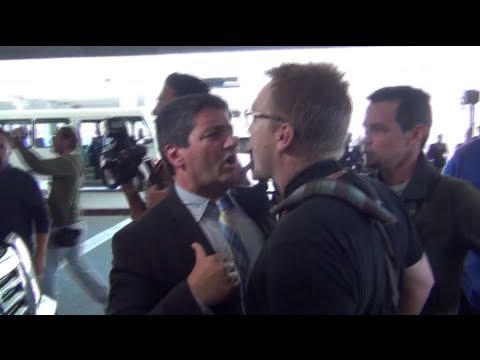 paparazzi - Track celebs here http://618d7d2c.any.gs Kim Kardashian causes a fight with her driver and paparazzi at LAX https://wowcelebritytv.com https://twitter.com/wo...