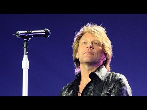 bon - BON JOVI - LIVIN' ON A PRAYER - LIVE 12.12.12: The Concert for Sandy Relief Live from Madison Square Garden - New York.