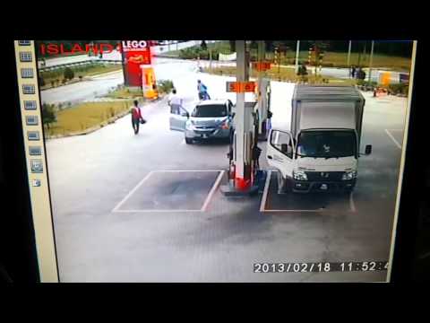 Robbery In Malaysia... It can happen in a second!